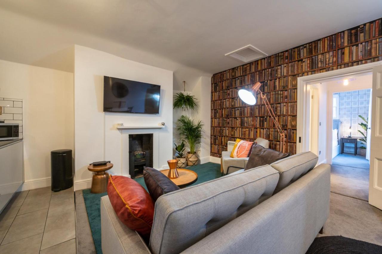 Contemporary Apartment On The Historic Rows Chester Exterior photo