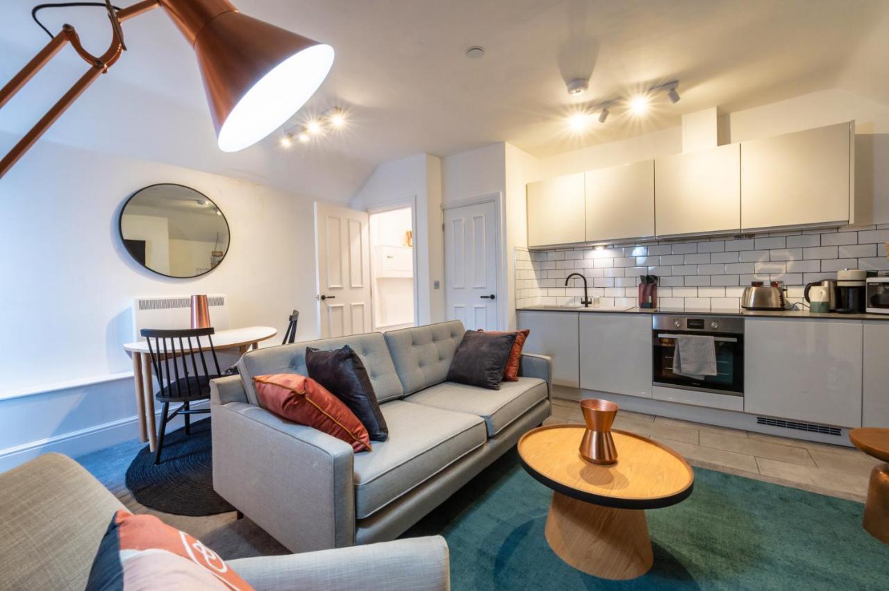 Contemporary Apartment On The Historic Rows Chester Exterior photo