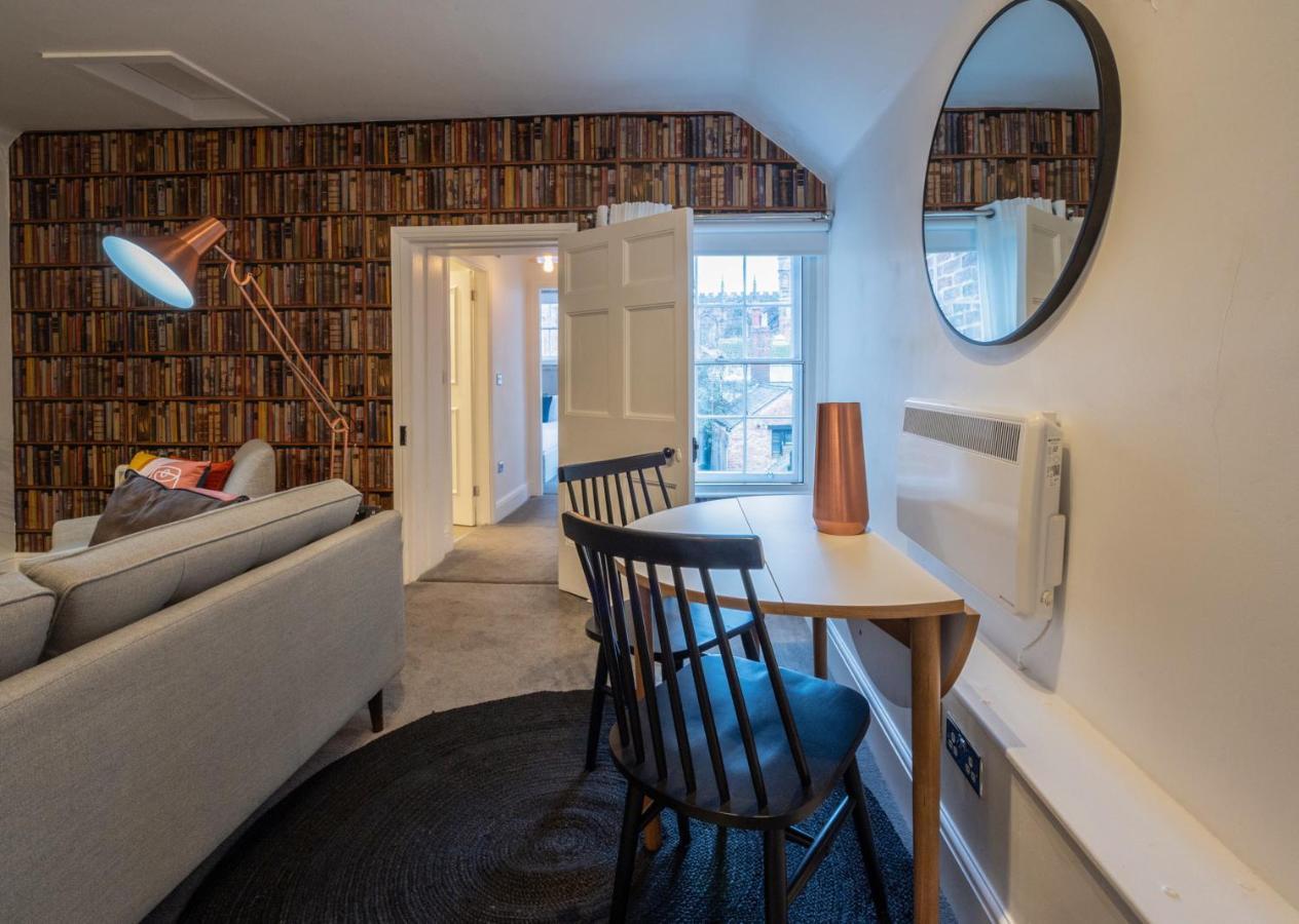Contemporary Apartment On The Historic Rows Chester Exterior photo