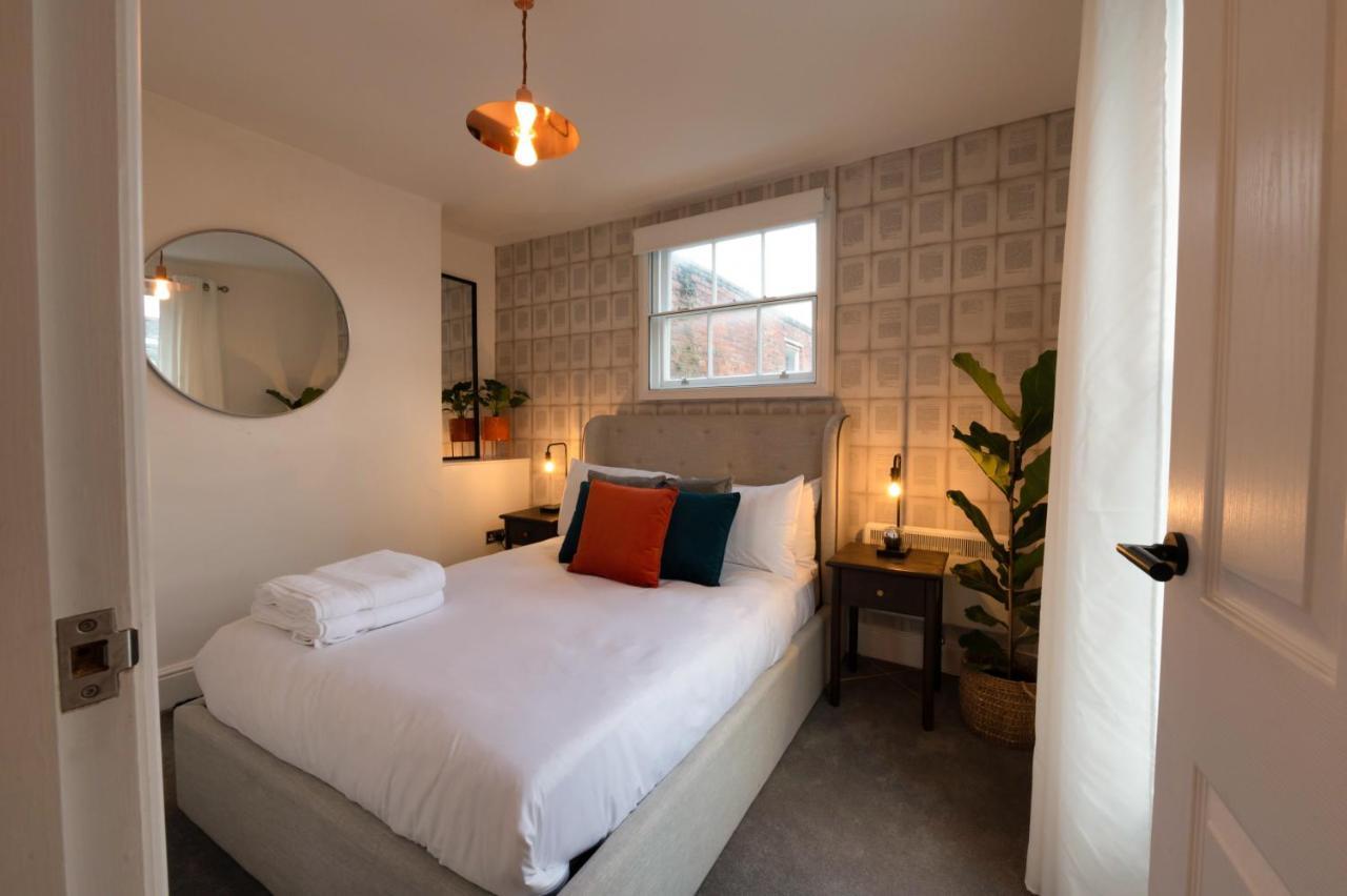 Contemporary Apartment On The Historic Rows Chester Exterior photo
