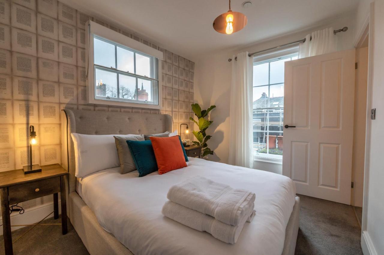 Contemporary Apartment On The Historic Rows Chester Exterior photo